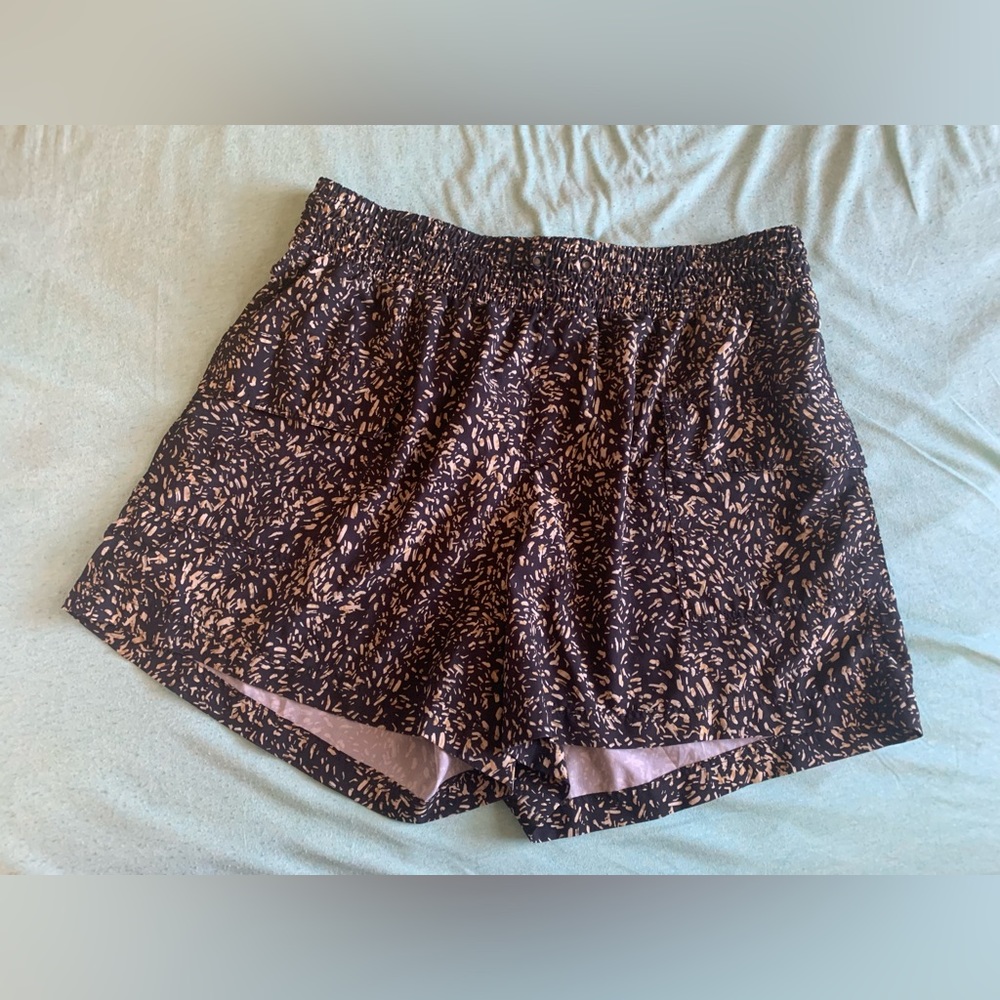 Old Navy Active Stretchtech Athletic Shorts Black/Tan Pattern Size Large